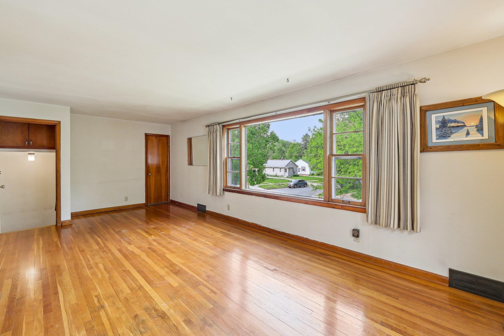 Madison, Wisconsin 53714, United States, 4 Bedrooms Bedrooms, ,2 BathroomsBathrooms,Residential,Pending,134342