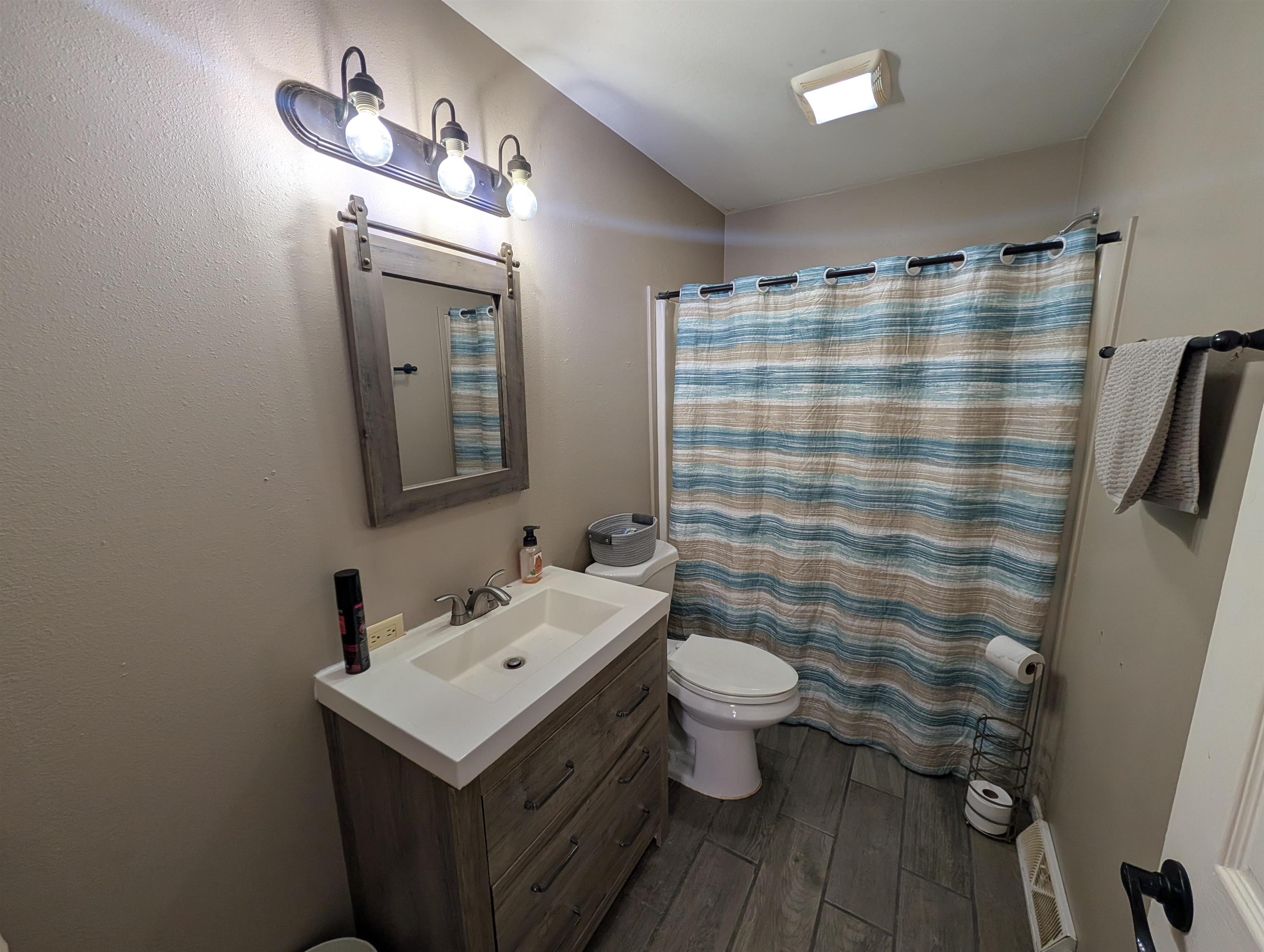 Wisconsin Dells, Wisconsin 53965, United States, 3 Bedrooms Bedrooms, ,2 BathroomsBathrooms,Residential,Pending,121298