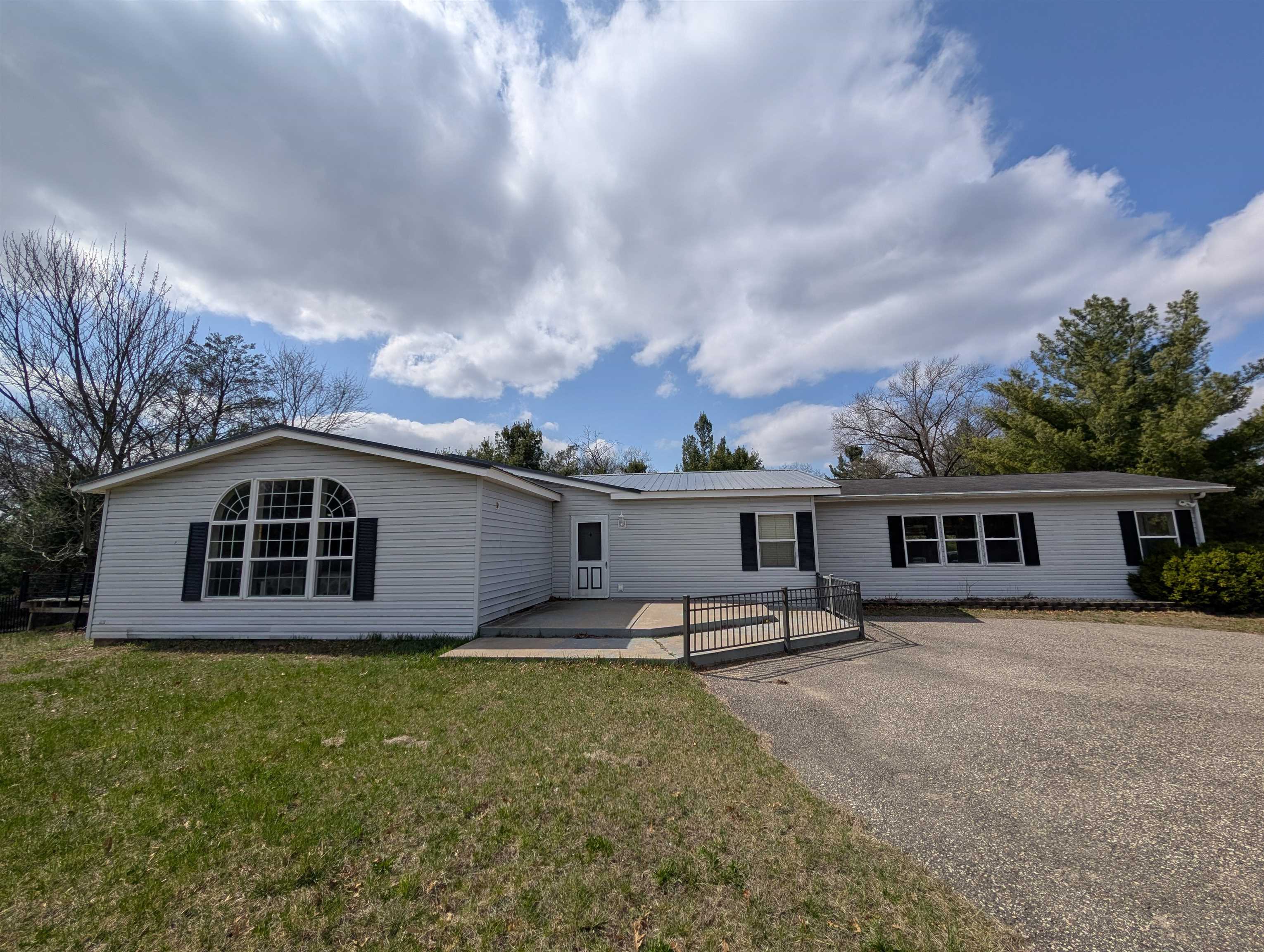 Wisconsin Dells, Wisconsin 53965, United States, 3 Bedrooms Bedrooms, ,2 BathroomsBathrooms,Residential,Pending,121298