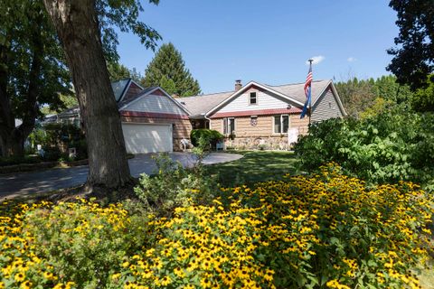 Photo of 1018 Monroe Street, Fort Atkinson, WI 53538 (MLS # 2016513)