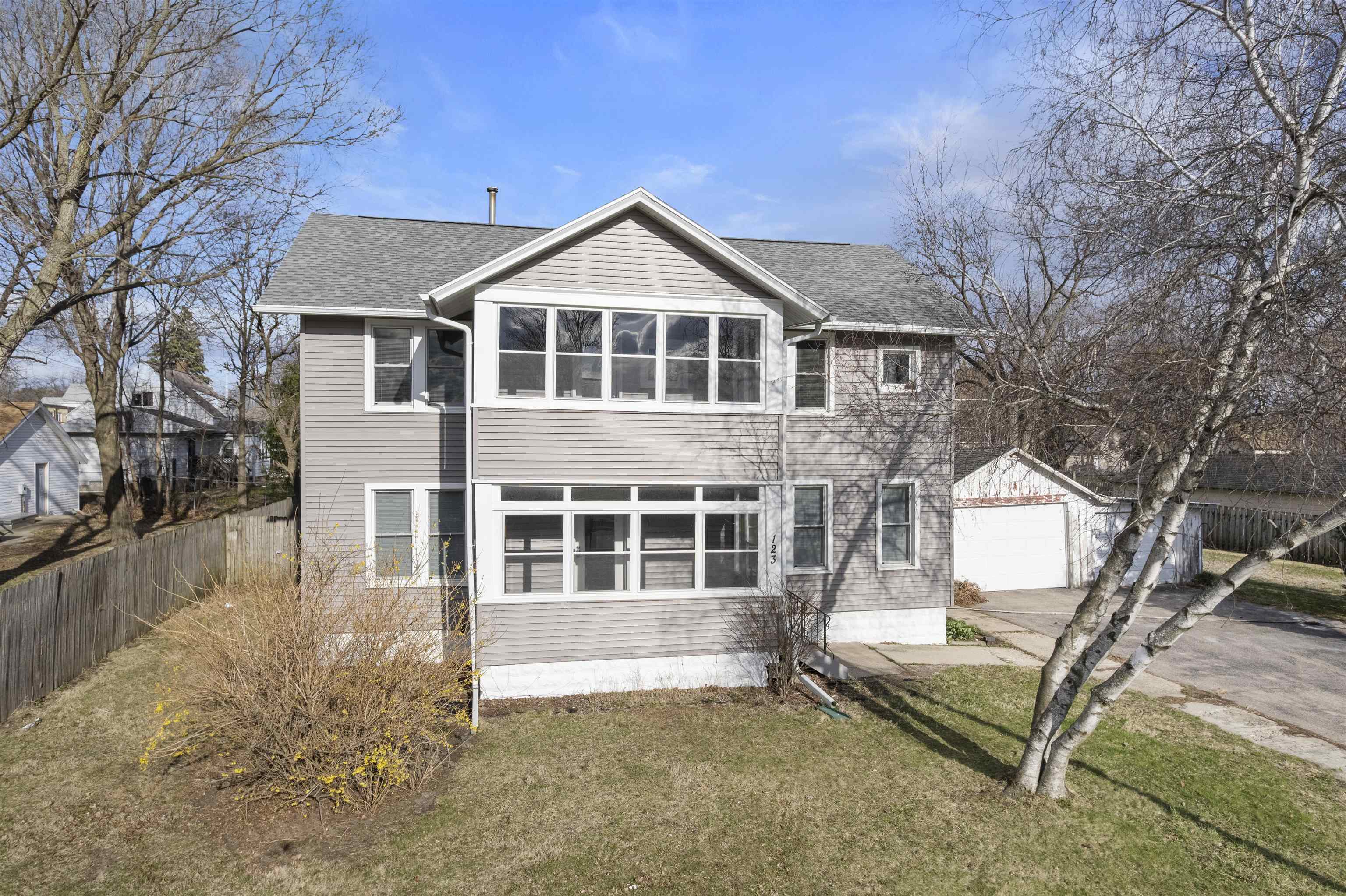 Footville, Wisconsin 53537, United States, 4 Bedrooms Bedrooms, ,2 BathroomsBathrooms,Residential,Active,106130