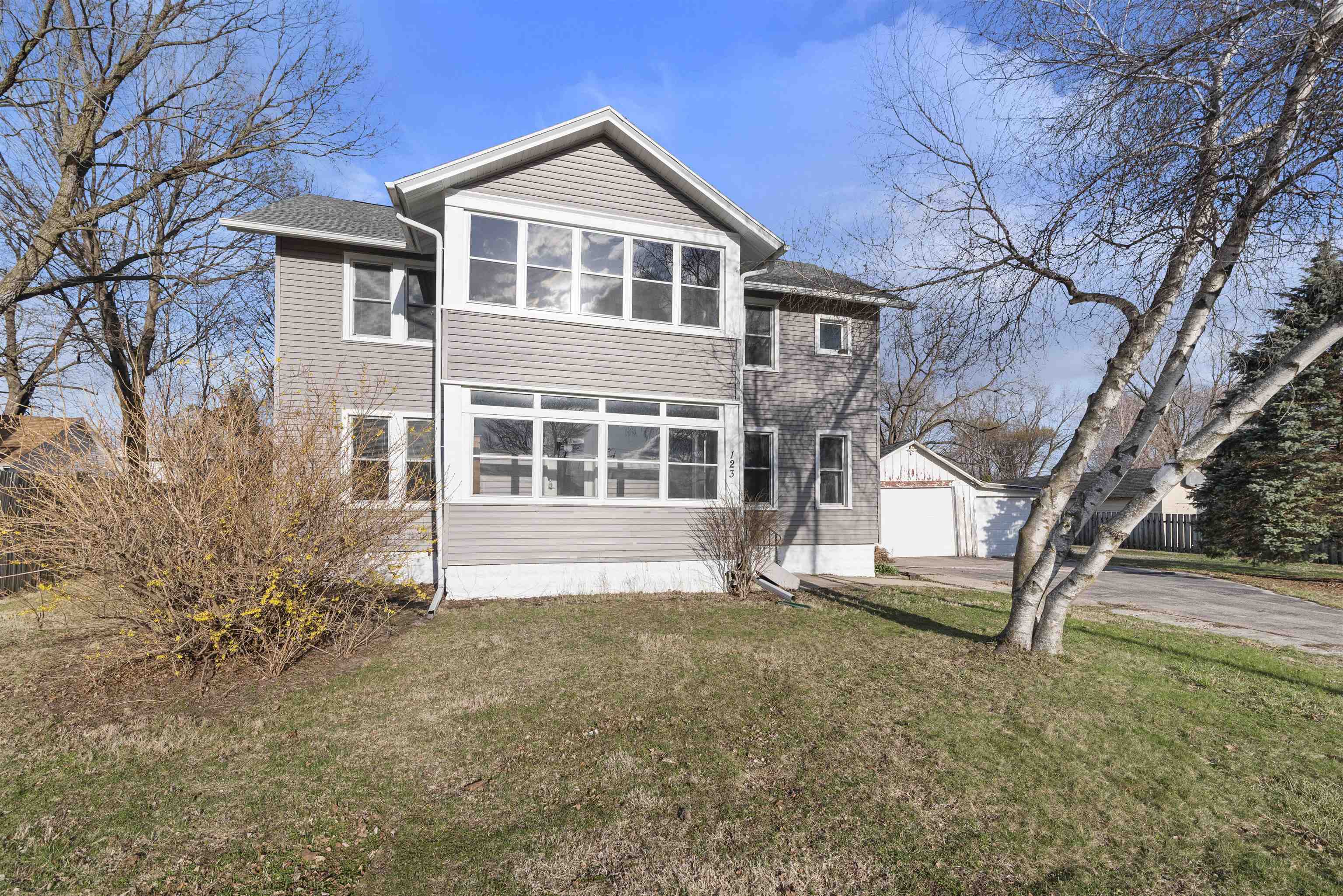 Footville, Wisconsin 53537, United States, 4 Bedrooms Bedrooms, ,2 BathroomsBathrooms,Residential,Active,106130