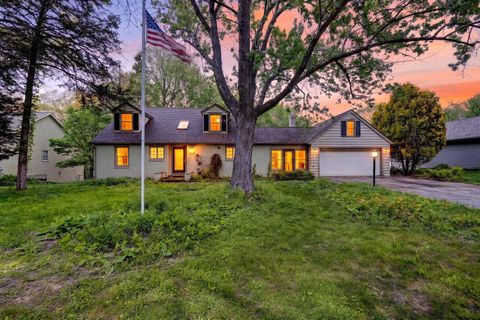 Photo of 2410 River View Drive, Janesville, WI 53546 (MLS # 2023193)