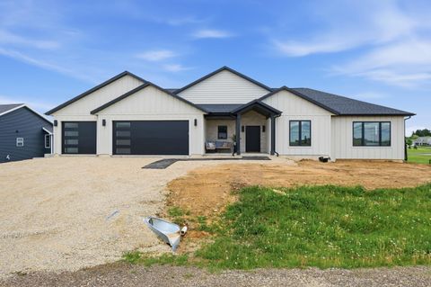 Photo of 1636 Fissure Trail, Columbus, WI 53925 (MLS # 2023858)
