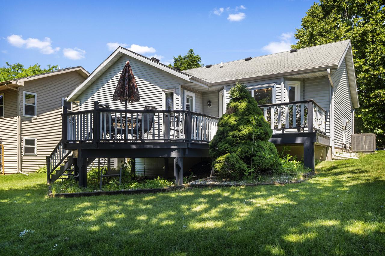 Photo 1 of 30 — 833 W Mohawk Trail, DeForest, WI 53532
