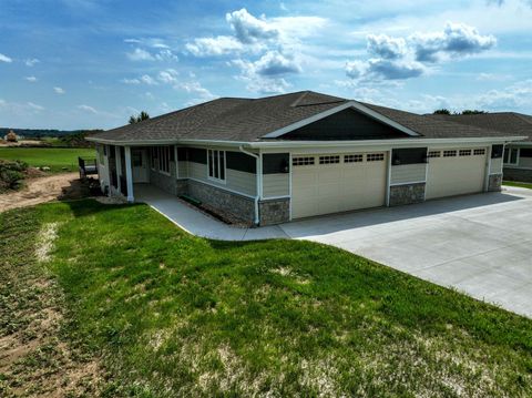 Photo of 724 E Reinel Street, Jefferson, WI 53549 (MLS # 2017316)