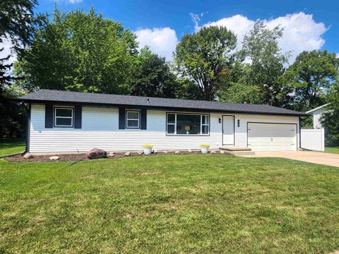 Photo of 430 Woodview Drive, Sun Prairie, WI 53590 (MLS # 2031395)