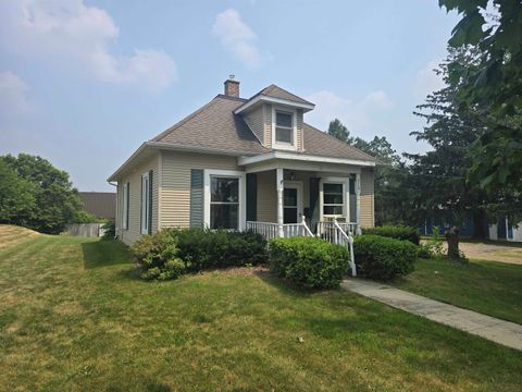 Photo of 714 Ridge Street, Mineral Point, WI 53565 (MLS # 2028443)