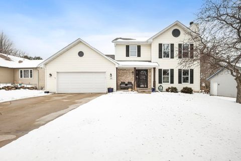 Photo of 550 N Heatherstone Drive, Sun Prairie, WI 53590 (MLS # 2016226)