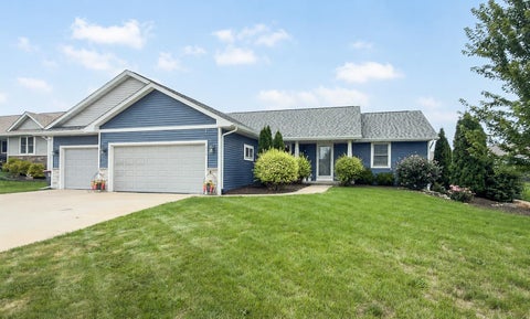 Photo of 370 Oak Street, Evansville, WI 53536 (MLS # 2030770)