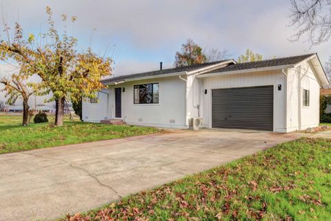 Photo of 1611 2nd Street, Anderson, CA 96007 (MLS # 26-598)