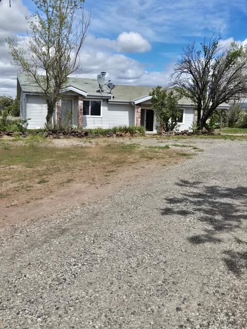 Photo of 6516 Jade Avenue, Montague, CA 96064 (MLS # 26-1640)