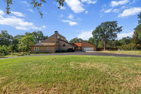 Photo of 21445 Wilcox Road, Red Bluff, CA 96080 (MLS # 26-1533)