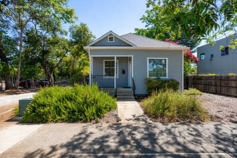 Photo of 2037 Pine Street, Redding, CA 96001 (MLS # 26-4529)