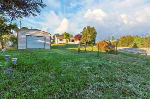 Photo of 16755 Thompson Lane, Redding, CA 96001 (MLS # 26-1133)