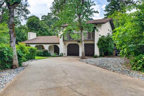 Photo of 2202 Corral Court, Redding, CA 96002 (MLS # 26-1700)