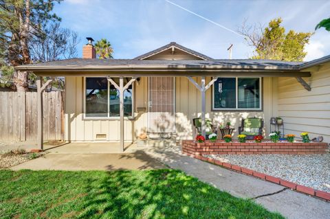 Photo of 2006 Wilder Drive, Redding, CA 96001 (MLS # 25-5024)
