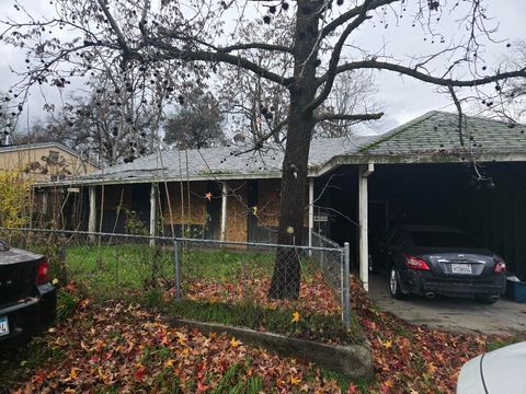 Photo of 1420 Diamond Street, Anderson, CA 96007 (MLS # 25-5490)