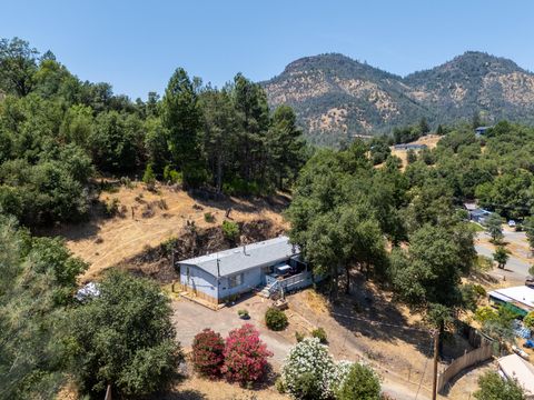 Photo of 14764 Hill Vista Court, Redding, CA 96003 (MLS # 25-4538)
