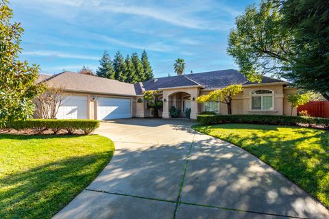 Photo of 2877 Green Riffle Road, Redding, CA 96002 (MLS # 25-5184)