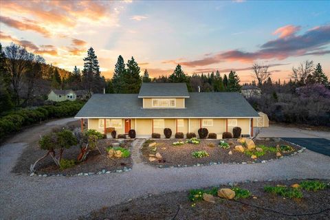 Photo of 332 Alpine Drive, Mount Shasta, CA 96067 (MLS # 26-903)