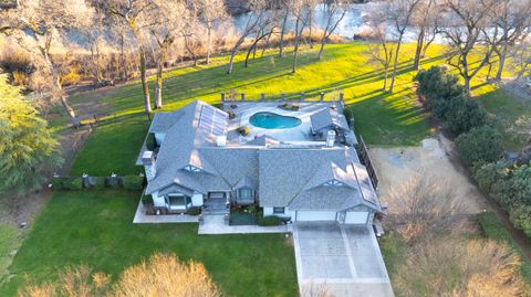 Photo of 12642 Indian Oaks Drive, Bella Vista, CA 96008 (MLS # 26-140)