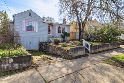 Photo of 2315 Butte Street, Redding, CA 96001 (MLS # 26-793)