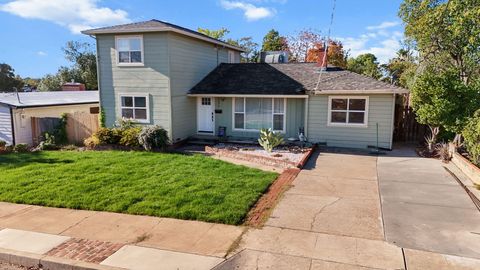 Photo of 2254 Crestview Avenue, Redding, CA 96001 (MLS # 25-4670)