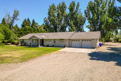 Photo of 3 Dunvin Court, Red Bluff, CA 96080 (MLS # 26-2975)