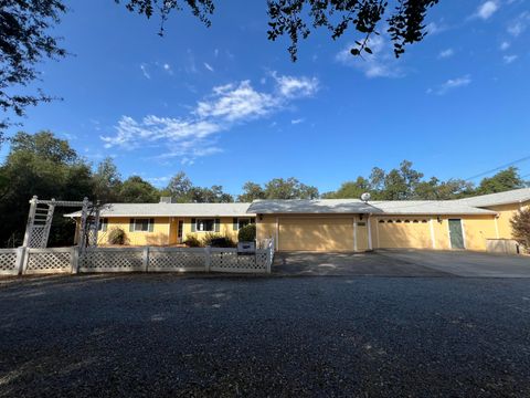 Photo of 5090 Bogie Lane, Redding, CA 96002 (MLS # 25-4268)
