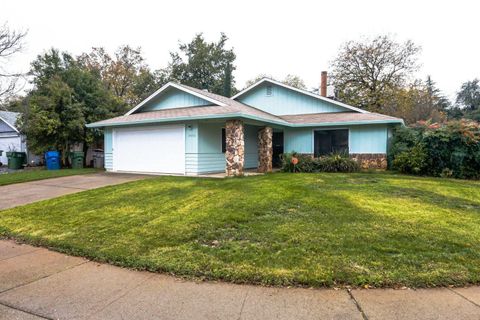 Photo of 3466 Silverwood Street, Redding, CA 96002 (MLS # 25-5522)