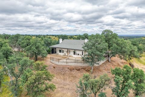 Photo of 12921 Gas Point Road, Igo, CA 96047 (MLS # 26-2135)