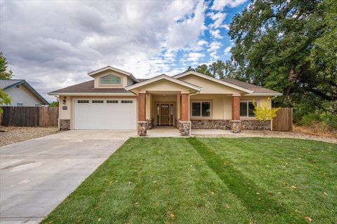Photo of 20662 Saddlebrook Drive, Red Bluff, CA 96080 (MLS # 25-4470)