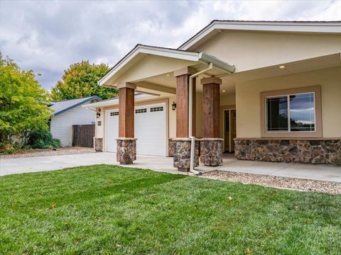 Photo of 20662 Saddlebrook Drive, Red Bluff, CA 96080 (MLS # 25-4470)