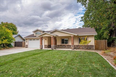 Photo of 20662 Saddlebrook Drive, Red Bluff, CA 96080 (MLS # 25-4470)