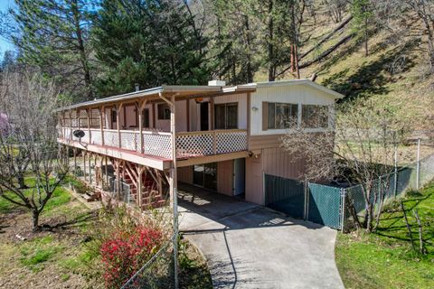 Photo of 155 Steelhead Circle, Lewiston, CA 96052 (MLS # 26-1010)