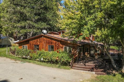 Photo of 4481 Rush Creek Road, Lewiston, CA 96052 (MLS # 25-4382)