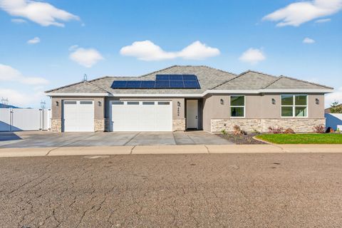 Photo of 4806 Ferrington Court, Redding, CA 96003 (MLS # 25-4664)