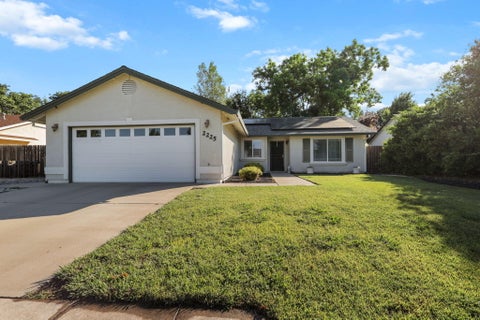 Photo of 2225 Shenandoah Drive, Anderson, CA 96007 (MLS # 26-4503)