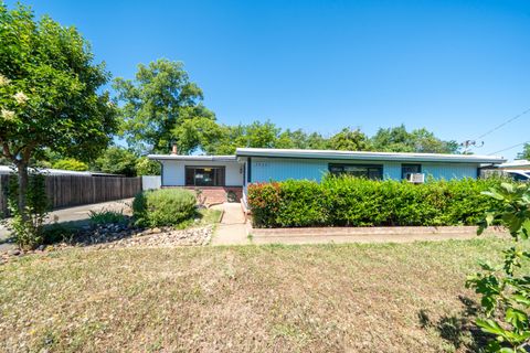 Photo of 2920 Fairway Avenue, Redding, CA 96002 (MLS # 26-2704)
