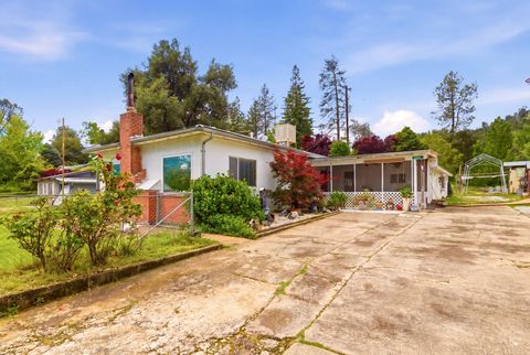 Photo of 15194 Wonderland Boulevard, Redding, CA 96003 (MLS # 26-1680)
