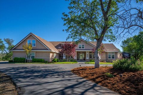 Photo of 16280 Canto De Las Lupine Drive, Redding, CA 96001 (MLS # 26-1289)