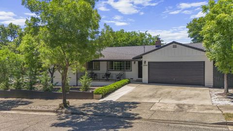 Photo of 1666 Willis Street, Redding, CA 96001 (MLS # 26-2267)