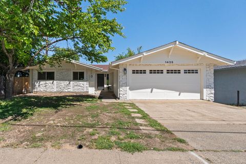 Photo of 1425 Pleasant Street, Redding, CA 96001 (MLS # 26-2412)