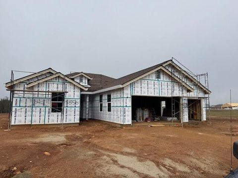 Photo of 5556 Penrose Parkway, Redding, CA 96002 (MLS # 25-2637)