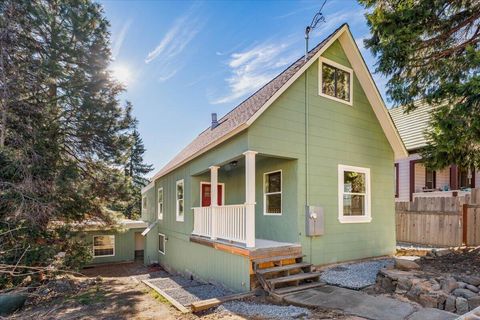 Photo of 4212 Branstetter Street, Dunsmuir, CA 96025 (MLS # 25-5317)