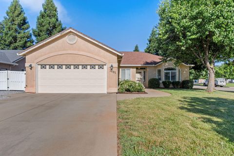 Photo of 3495 Denali Street, Redding, CA 96002 (MLS # 26-2399)