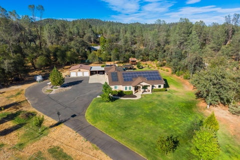 Photo of 11970 Quartz Hill Road, Redding, CA 96003 (MLS # 26-4439)