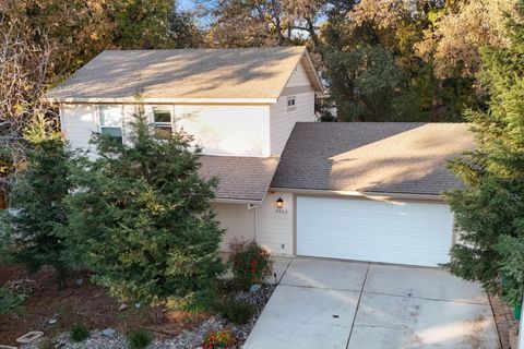 Photo of 2052 Cappuccino Court, Shasta Lake, CA 96019 (MLS # 25-5281)