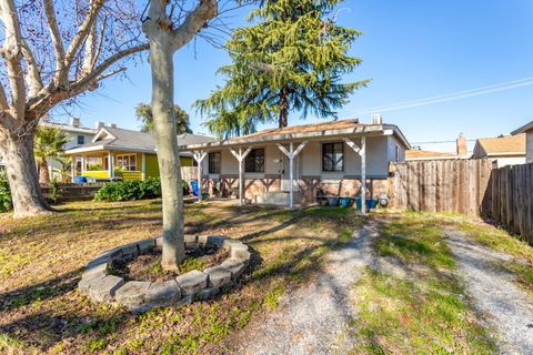 Photo of 1012 State Street, Redding, CA 96001 (MLS # 26-257)